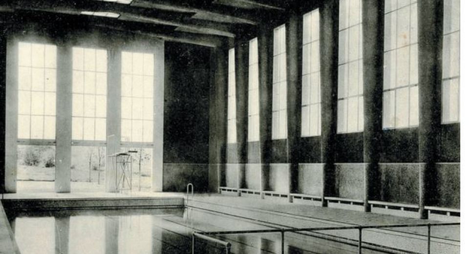 L'étrange histoire de la piscine qui devint théâtre